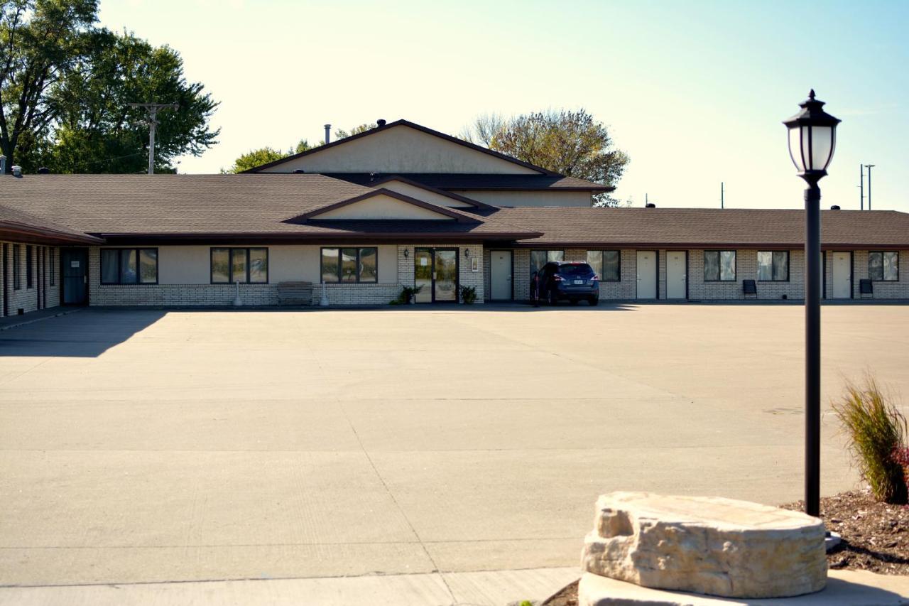 Dutch Country Inn Kalona Екстериор снимка