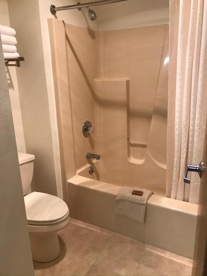 Dutch Country Inn Kalona Екстериор снимка