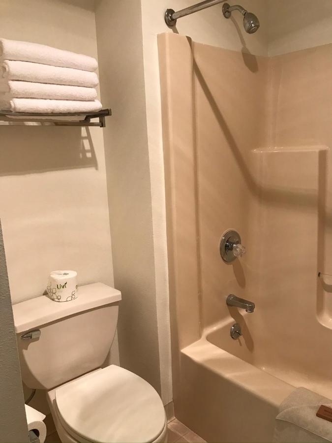 Dutch Country Inn Kalona Екстериор снимка